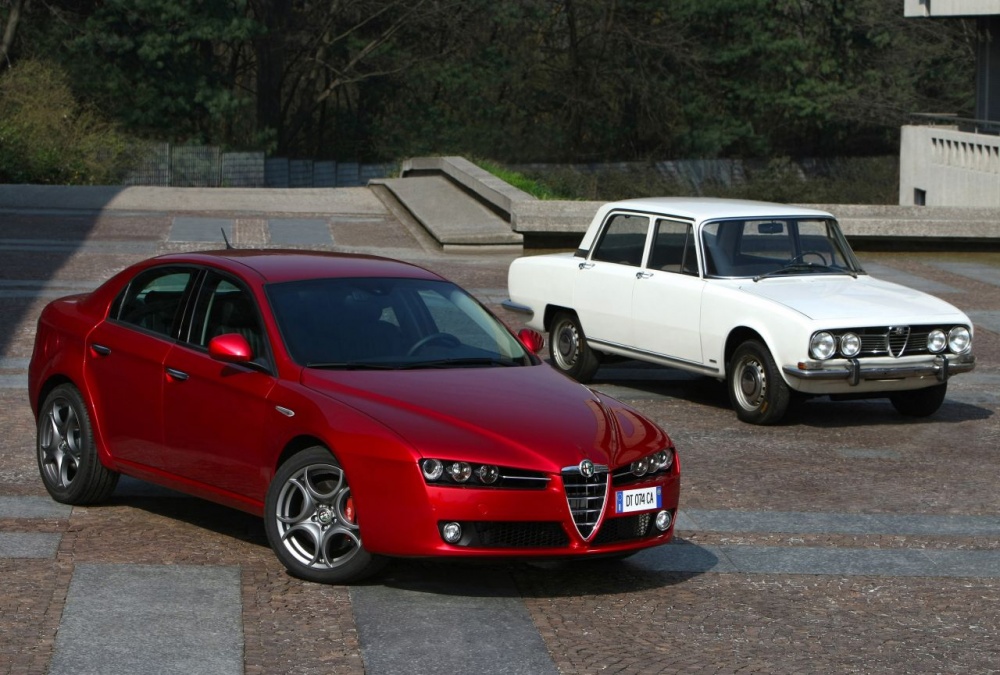 Der direkte Vorgänger Alfa 159 neben der Ur-Giulia