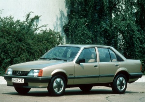 Opel Rekord / Commodore (1977-1986) <br />1.Facelift<br />4-tr. Stufenheck-Limousine<br />»Rekord«