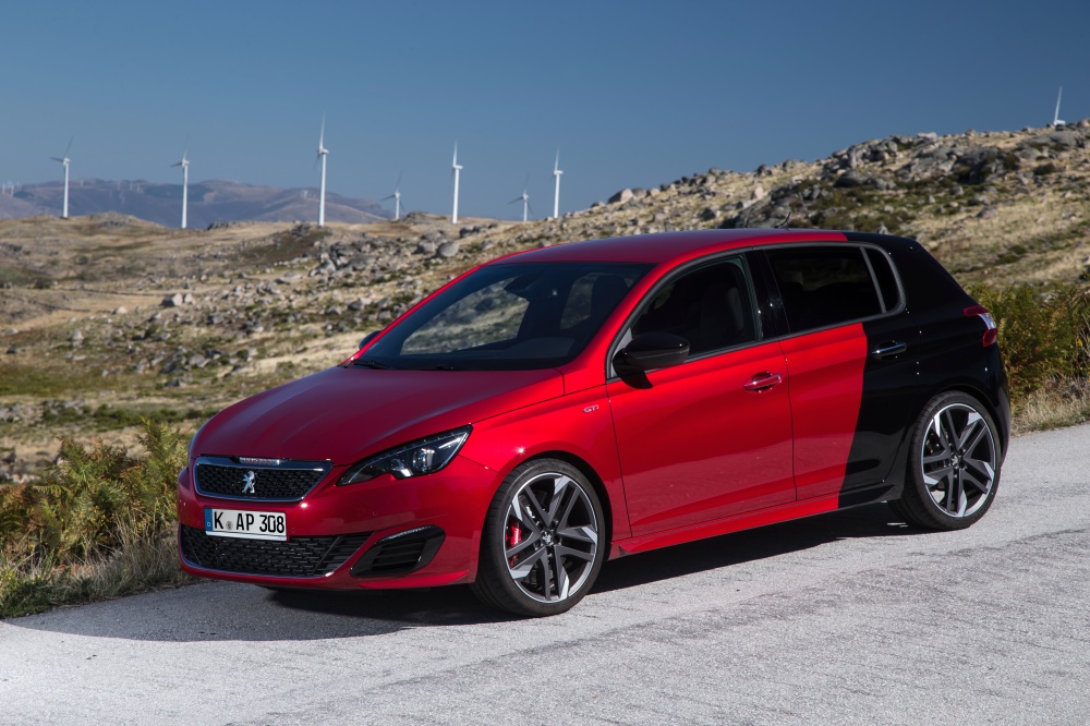 Das Fahrwerk des Peugeot 308 GTi ist um 11 mm tiefergelegt