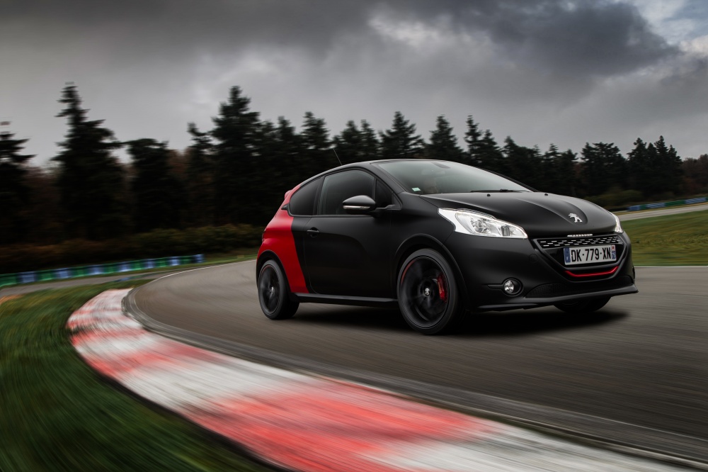 Peugeot 208 GTi 30th mit optionaler zweifarbiger rot-schwarze Ausführung