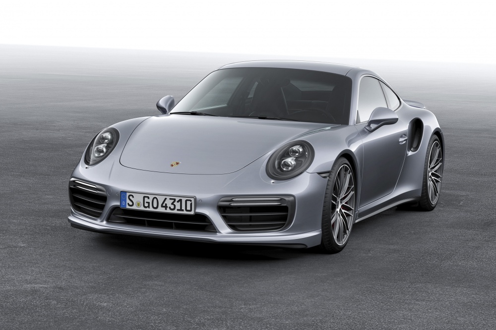 Neue Front mit seitlichen Airblades beim 911 Turbo