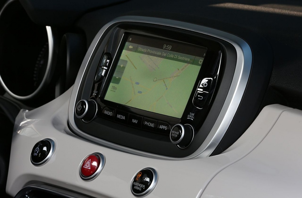 Neues Uconnect Navigationssystem im Fiat 500 X