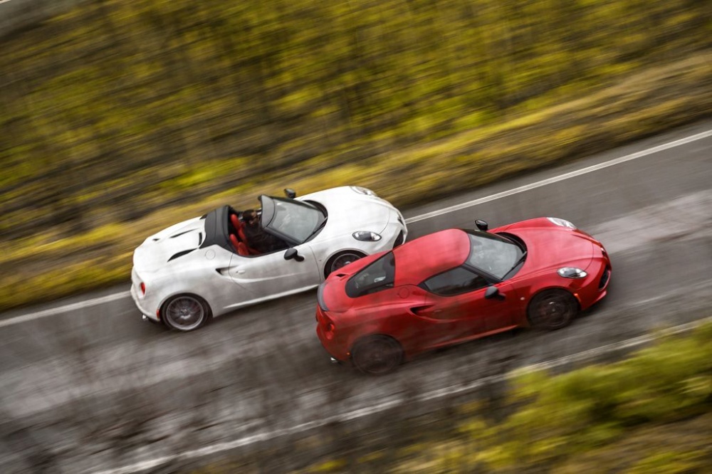 Zum Vergleich: 4C als Spider und Coupe