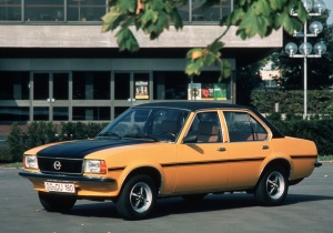Opel Ascona (1975-1981) <br />4-tr. Stufenheck-Limousine