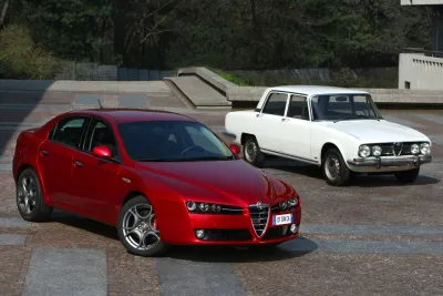 Der direkte Vorgänger Alfa 159 neben der Ur-Giulia
