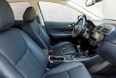 Der Innenraum des Nissan Pulsar