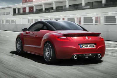 Der RCZ R ist 10 Millimeter tiefergelegt und hat einen speziellen Diffusor