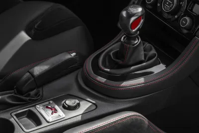 Die Peugeot RCZ R Mittelkonsole
