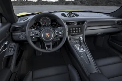 Fahrerperspektive im Porsche 911 Turbo