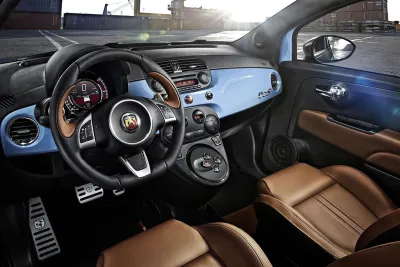 Das Cockpit des Abarth 595