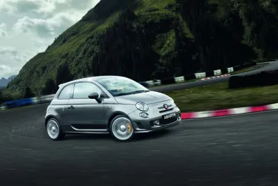 Der Abarth 595 startet mit einigen Neuerungen ins Jahr 2015