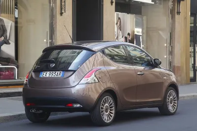 Heckansicht des Lancia Ypsilon als ELLE-Sondermodell