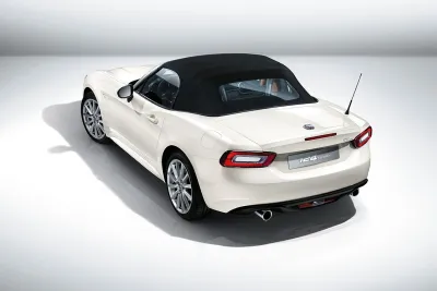 Speziell die Heckpartie ist anders gestaltet als beim verwandten Mazda MX-5