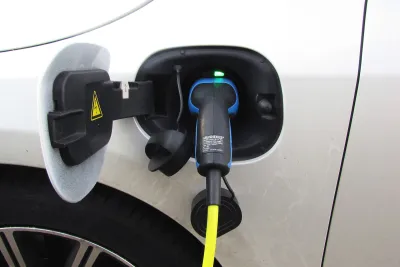 Norwegische Fähren lassen E-Autos wegen Brandgefahr stehen - Was steckt dahinter